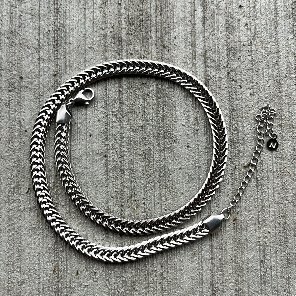NAETUR SILVER NECKLACE